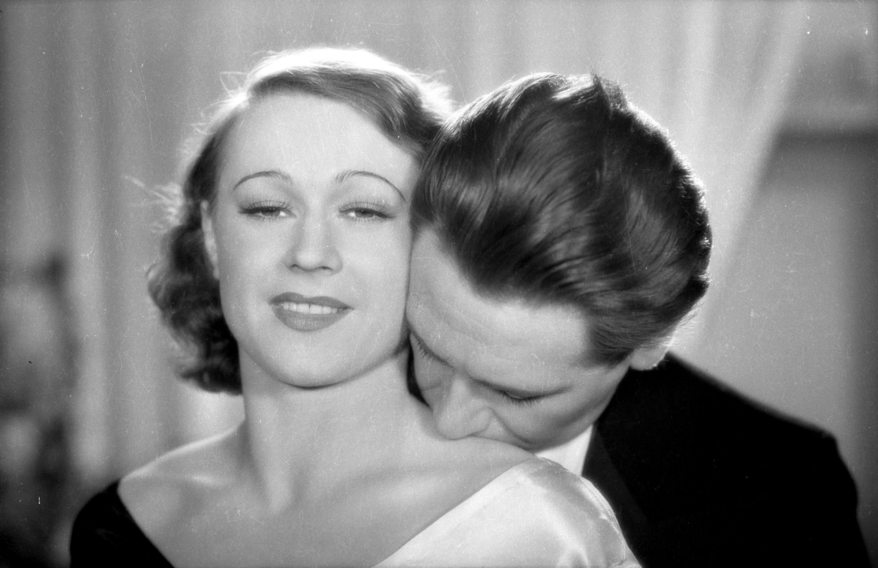 Kadr z&nbsp;filmu "Kocha, lubi, szanuje"